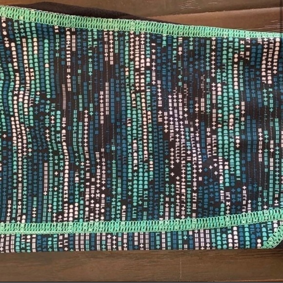 Lululemon crop size 2 - Picture 3 of 4